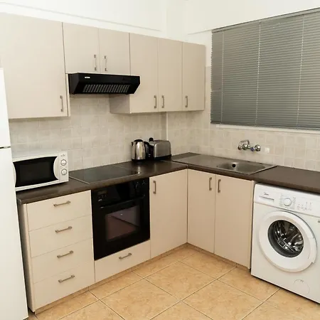 Boris Mackenzie 2 Bedroom Flat With Pool Appartement