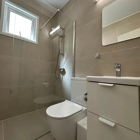 Olivia Mackenzie 2 Bedroom Flat With Pool Apartman *