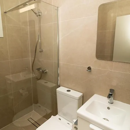 Olivia Mackenzie 2 Bedroom Flat With Pool Apartman *