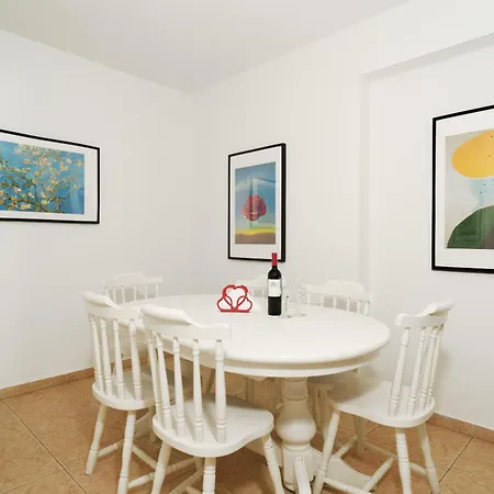 Olivia Mackenzie 2 Bedroom With Pool Great For Families Lárnaka
